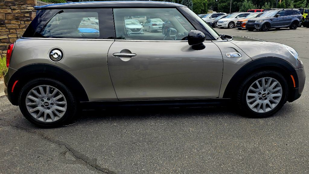 2017 MINI Cooper Image 4
