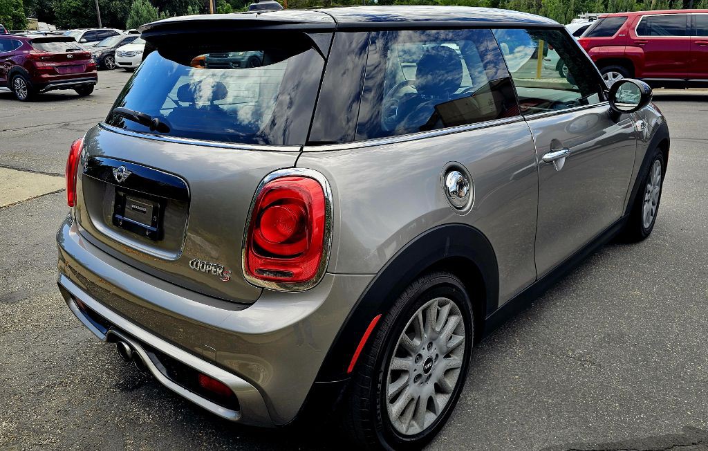 2017 MINI Cooper Image 5