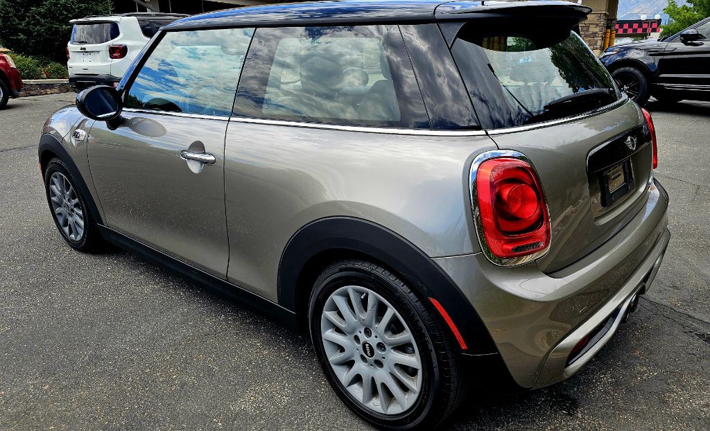 2017 MINI Cooper Image 7
