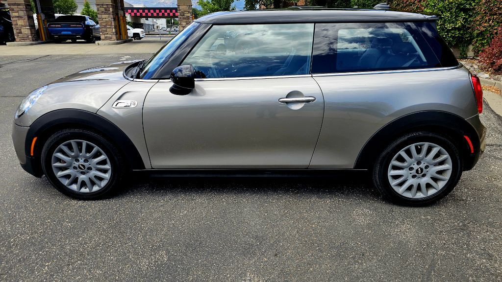 2017 MINI Cooper Image 8