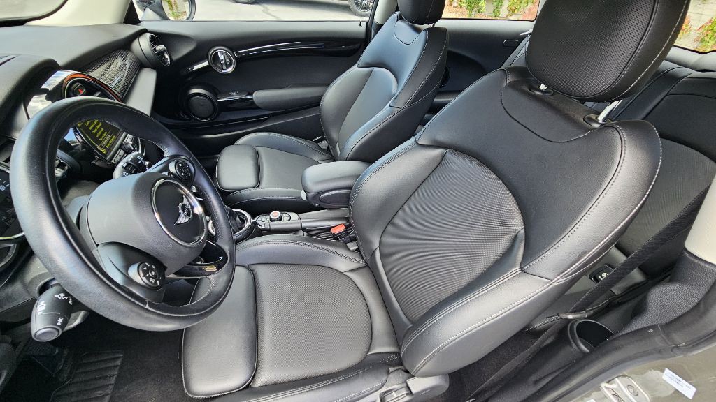 2017 MINI Cooper Image 13