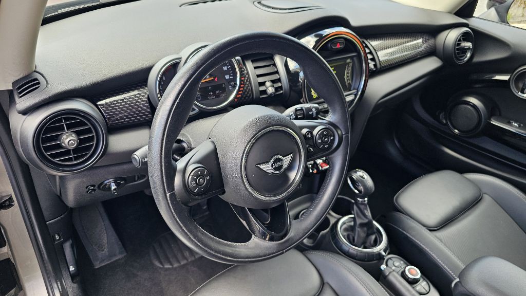 2017 MINI Cooper Image 14