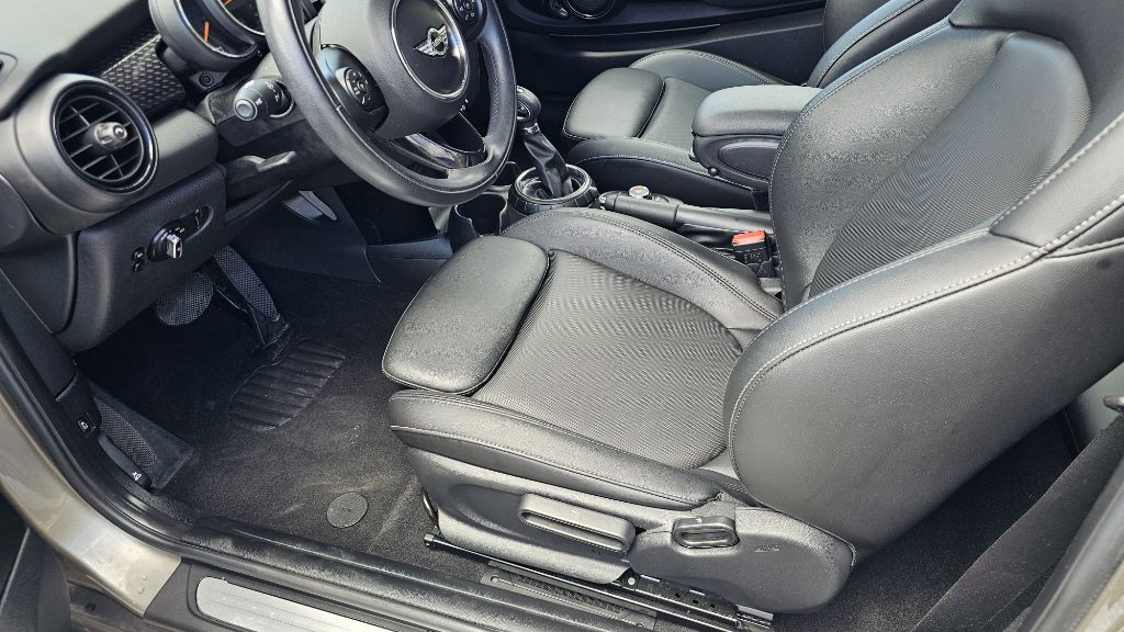 2017 MINI Cooper Image 15