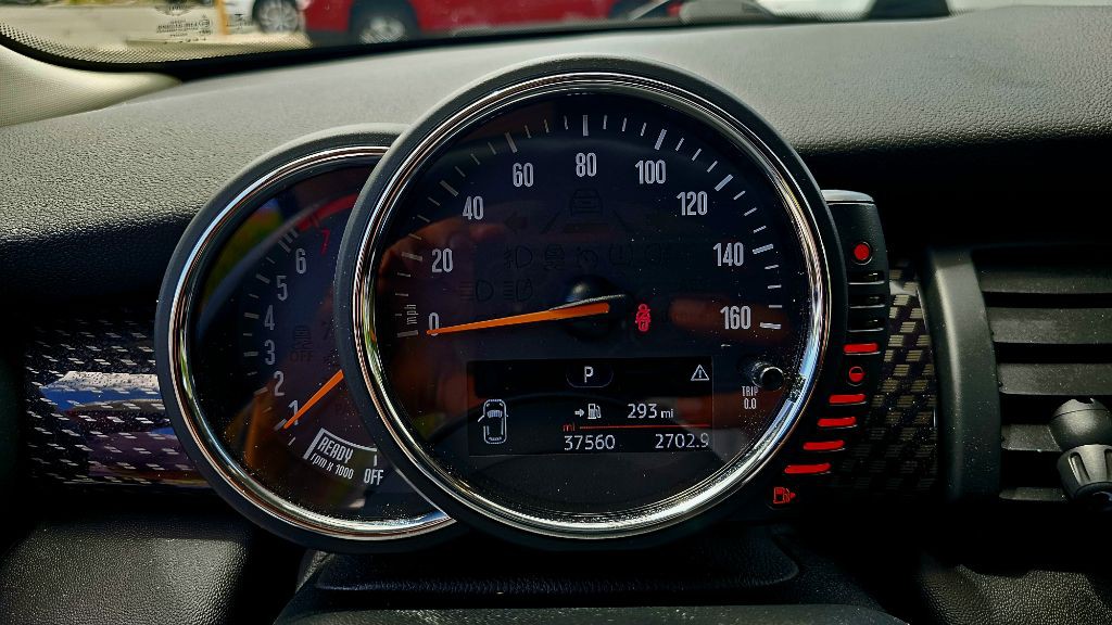 2017 MINI Cooper Image 18