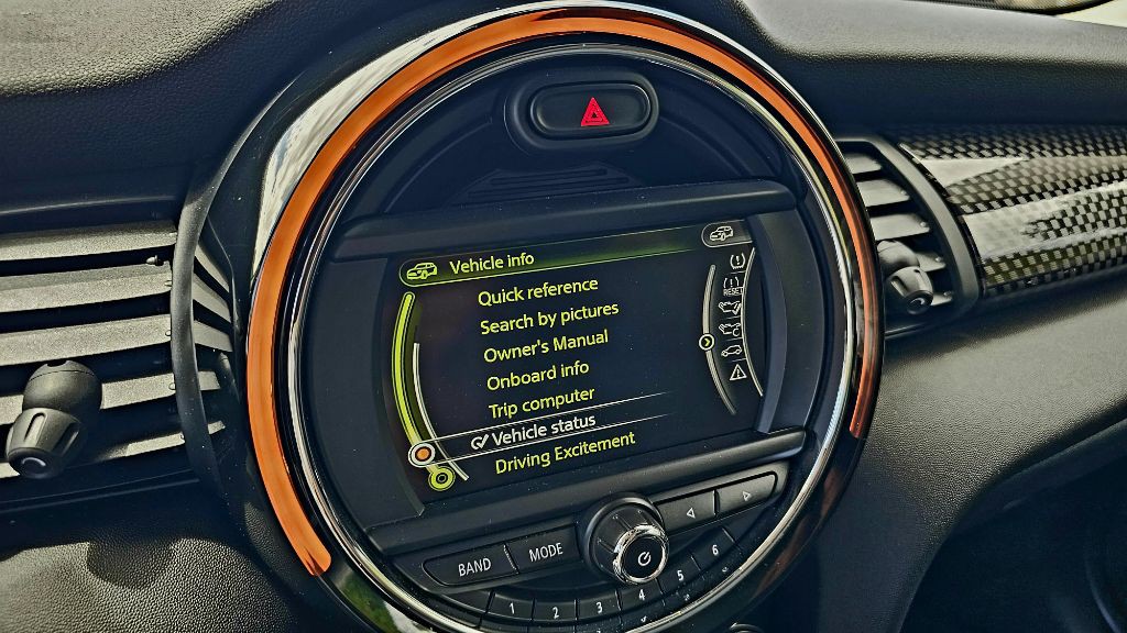 2017 MINI Cooper Image 19