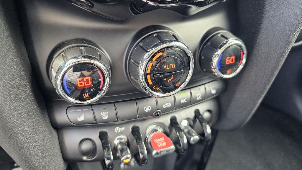 2017 MINI Cooper Image 20