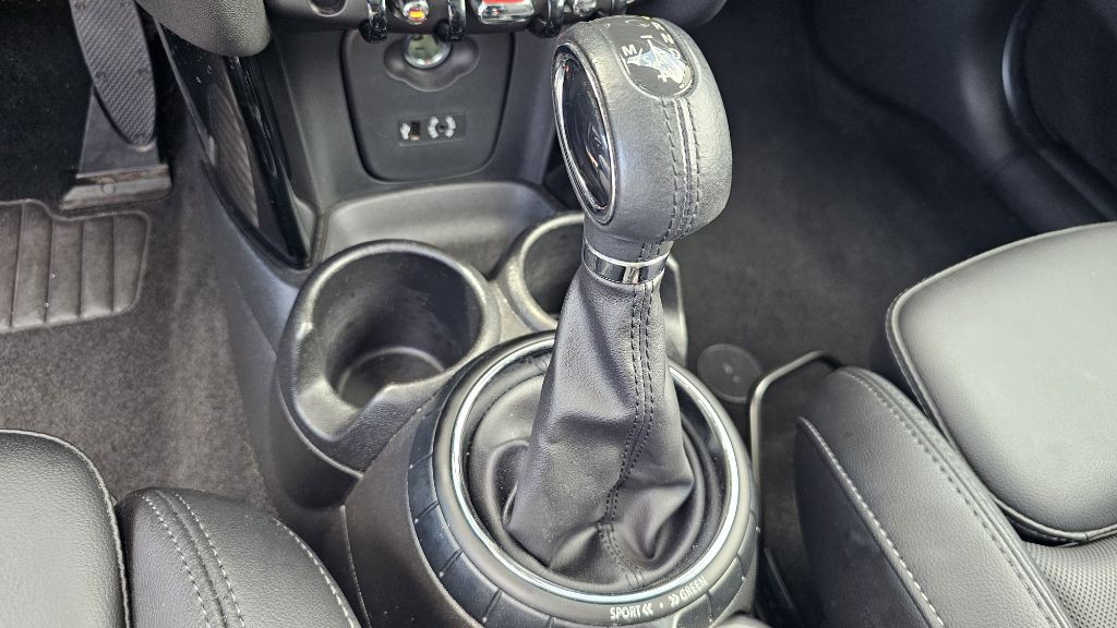 2017 MINI Cooper Image 21