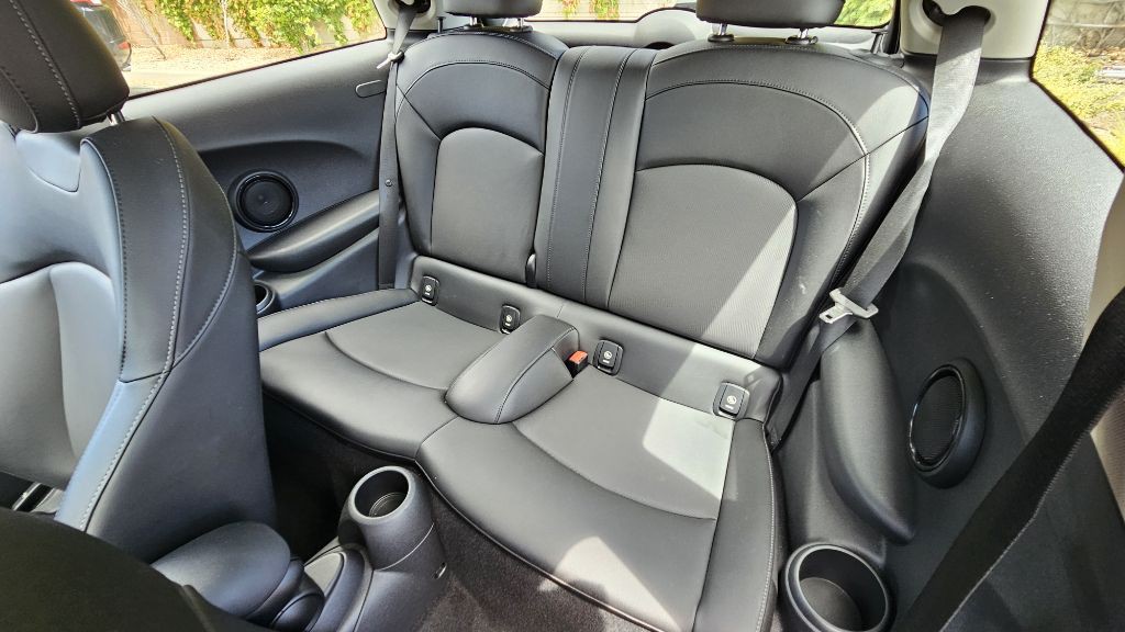 2017 MINI Cooper Image 26