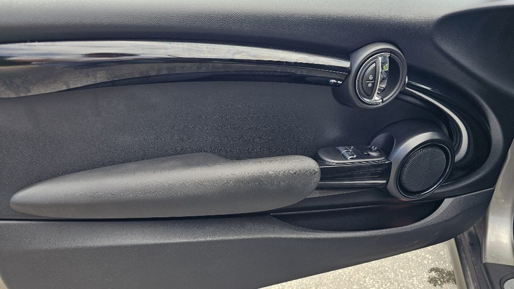 2017 MINI Cooper Image 27