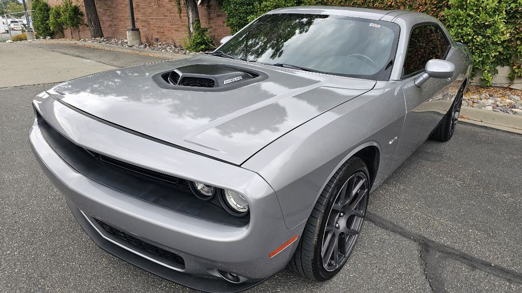 2016 Dodge Challenger Image 1