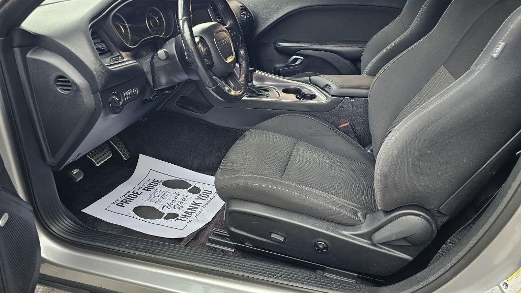 2016 Dodge Challenger Image 9