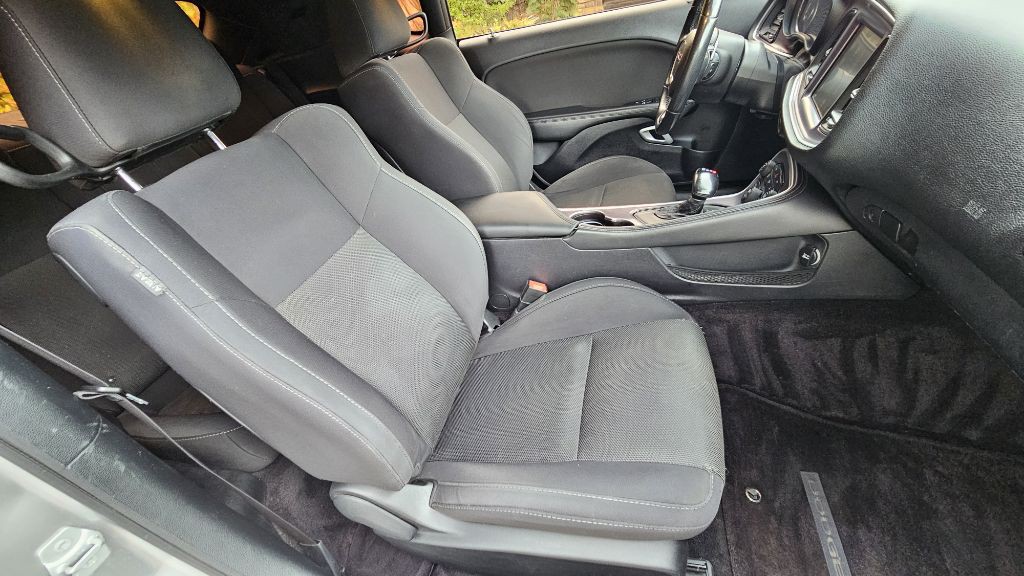 2016 Dodge Challenger Image 27