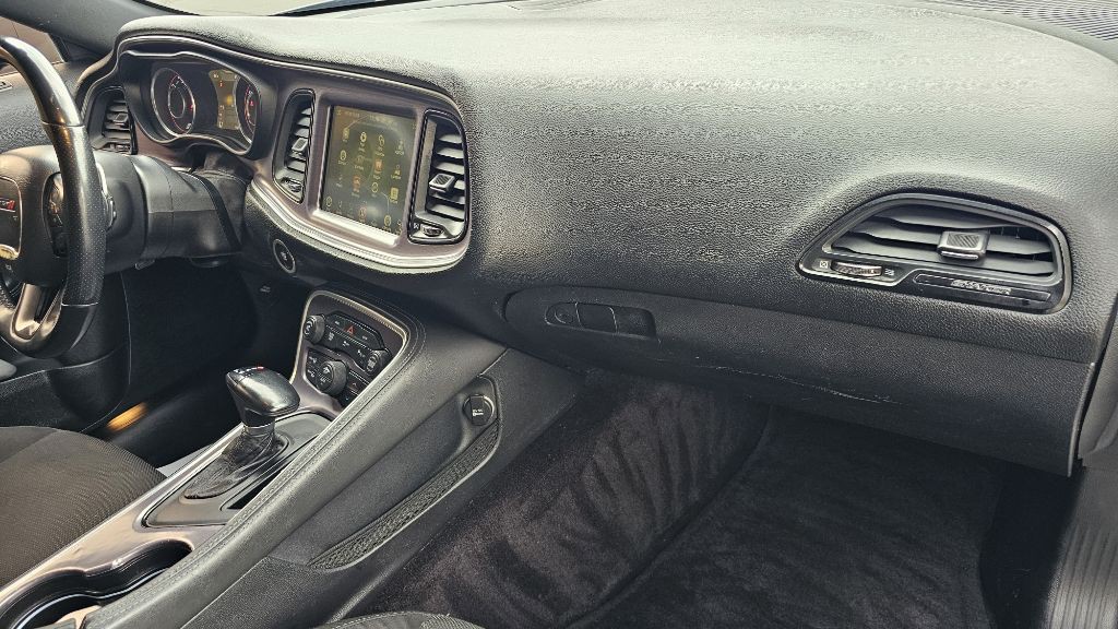 2016 Dodge Challenger Image 28
