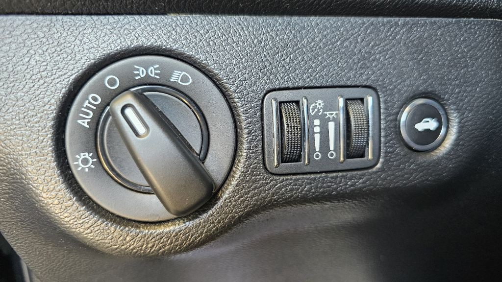 2019 Dodge Challenger Image 24