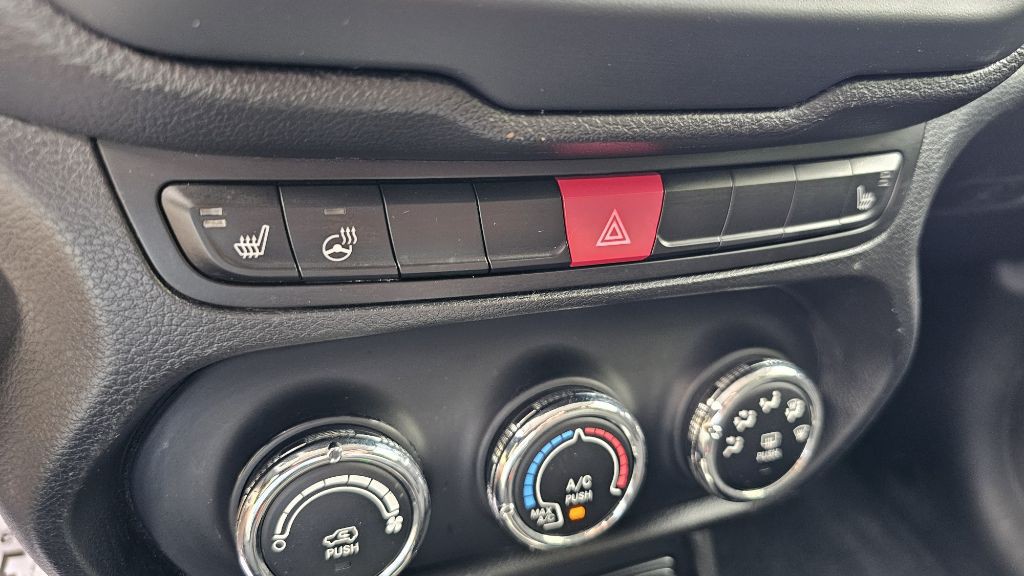 2017 Jeep Renegade Image 16