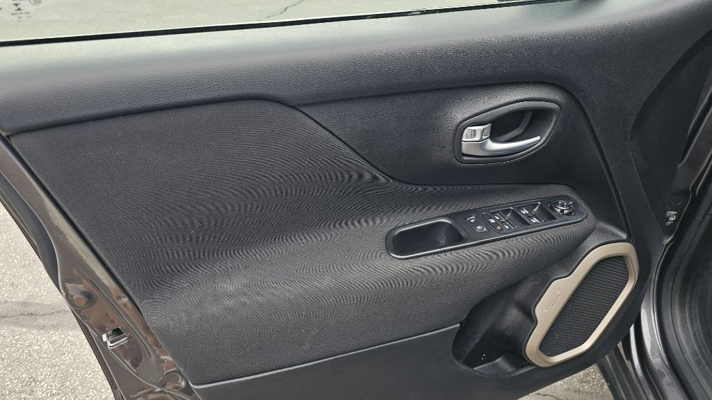 2017 Jeep Renegade Image 23