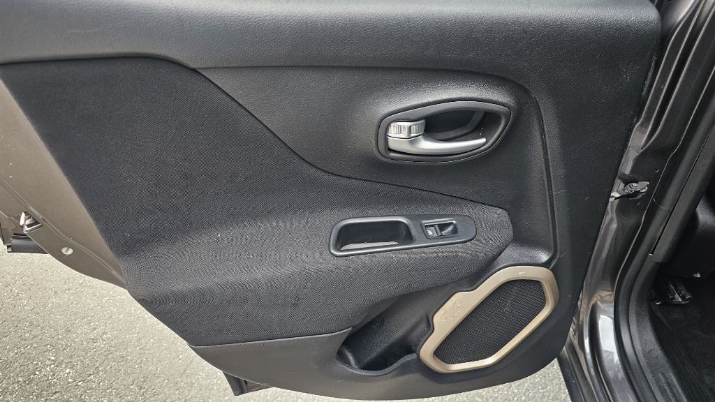 2017 Jeep Renegade Image 27