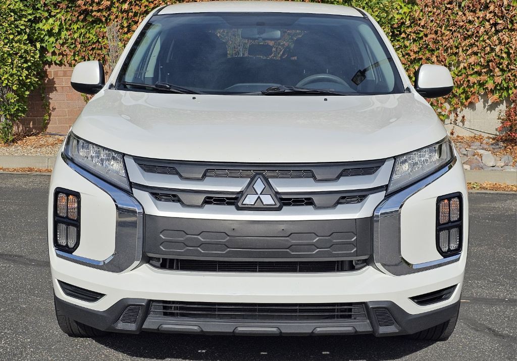 2020 Mitsubishi Outlander Image 2