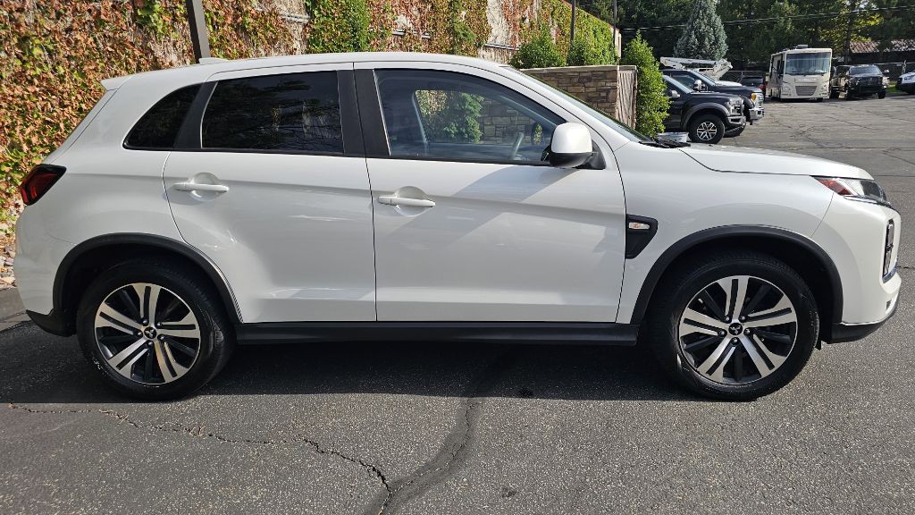 2020 Mitsubishi Outlander Image 4