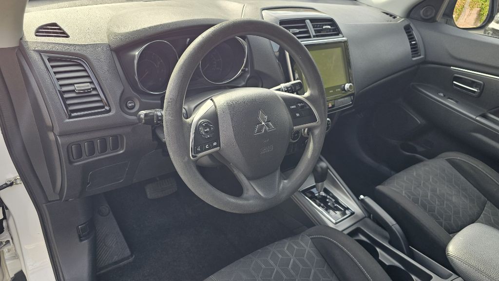 2020 Mitsubishi Outlander Image 12