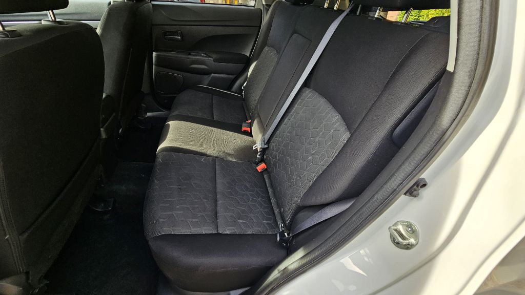 2020 Mitsubishi Outlander Image 21