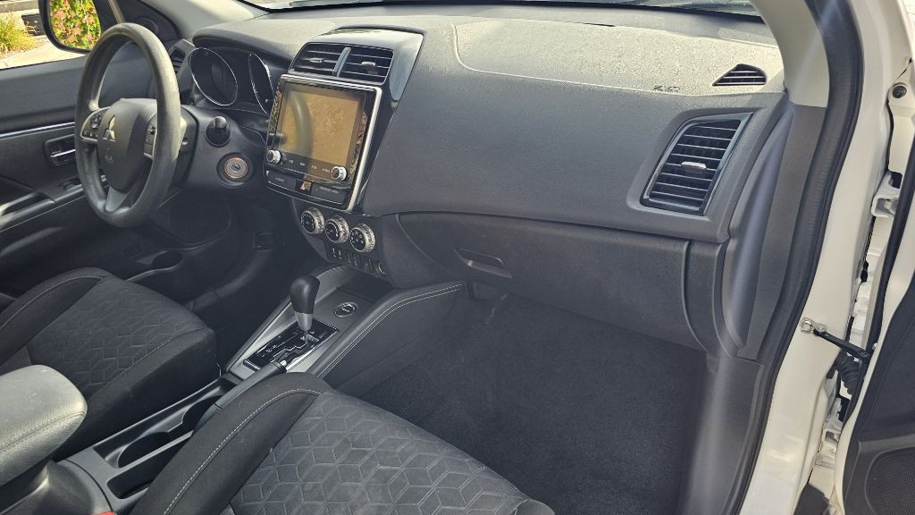 2020 Mitsubishi Outlander Image 28