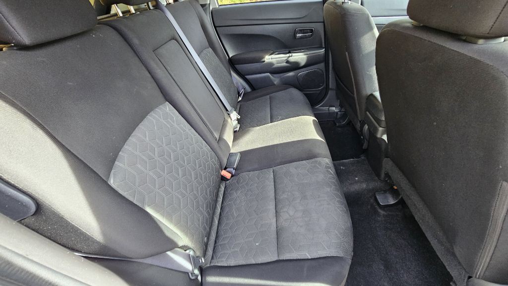 2020 Mitsubishi Outlander Image 33