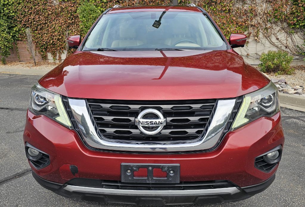 2017 Nissan Pathfinder Image 2