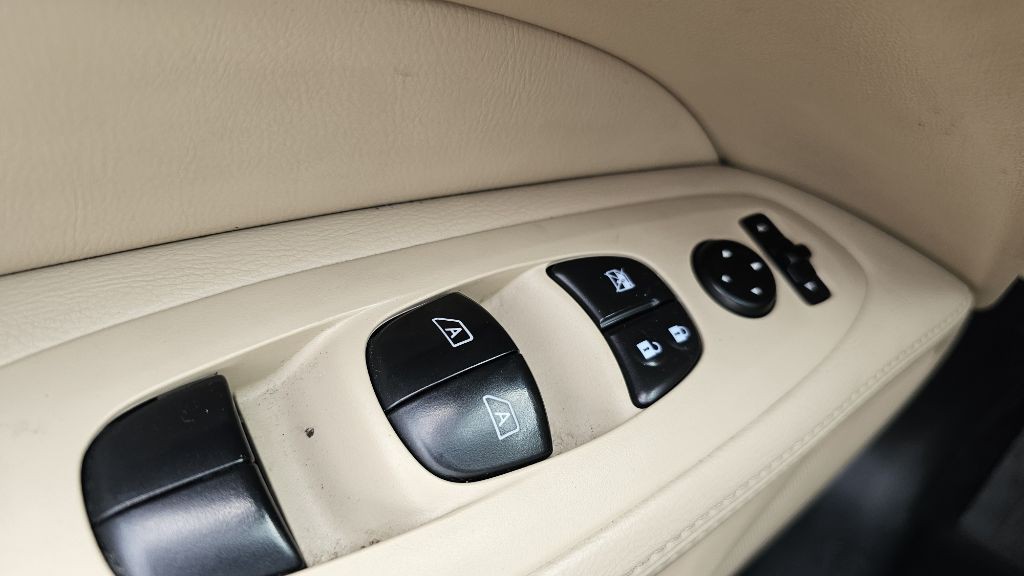 2017 Nissan Pathfinder Image 25