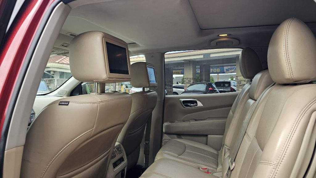 2017 Nissan Pathfinder Image 30
