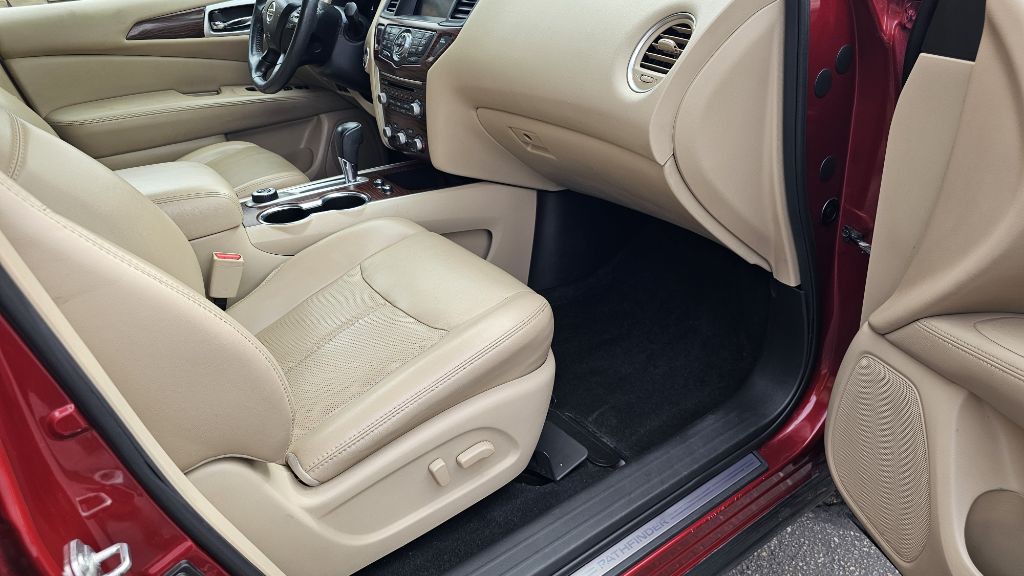 2017 Nissan Pathfinder Image 31