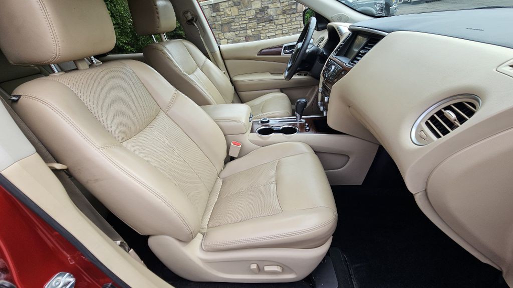 2017 Nissan Pathfinder Image 32