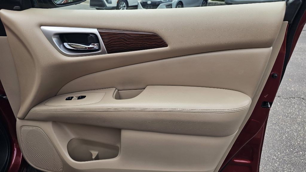 2017 Nissan Pathfinder Image 34