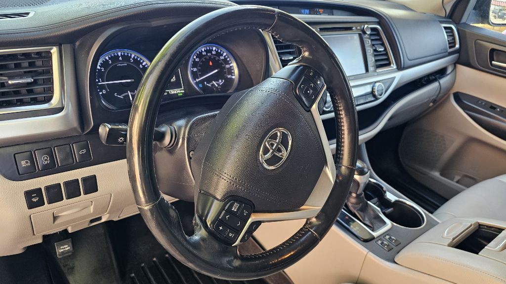2019 Toyota Highlander Image 17