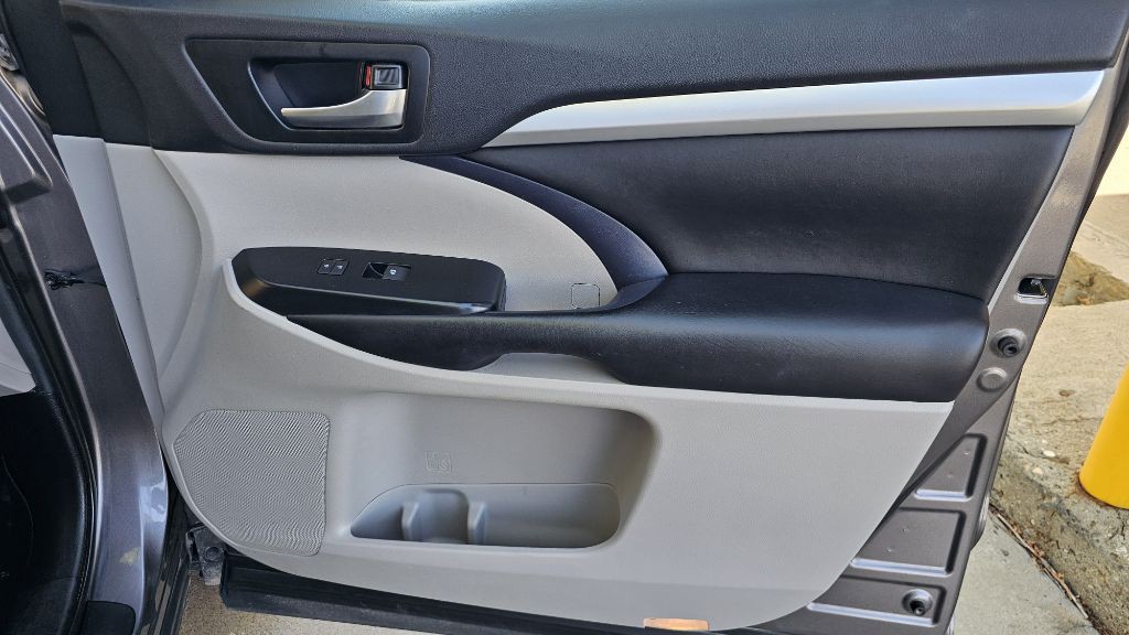 2019 Toyota Highlander Image 38