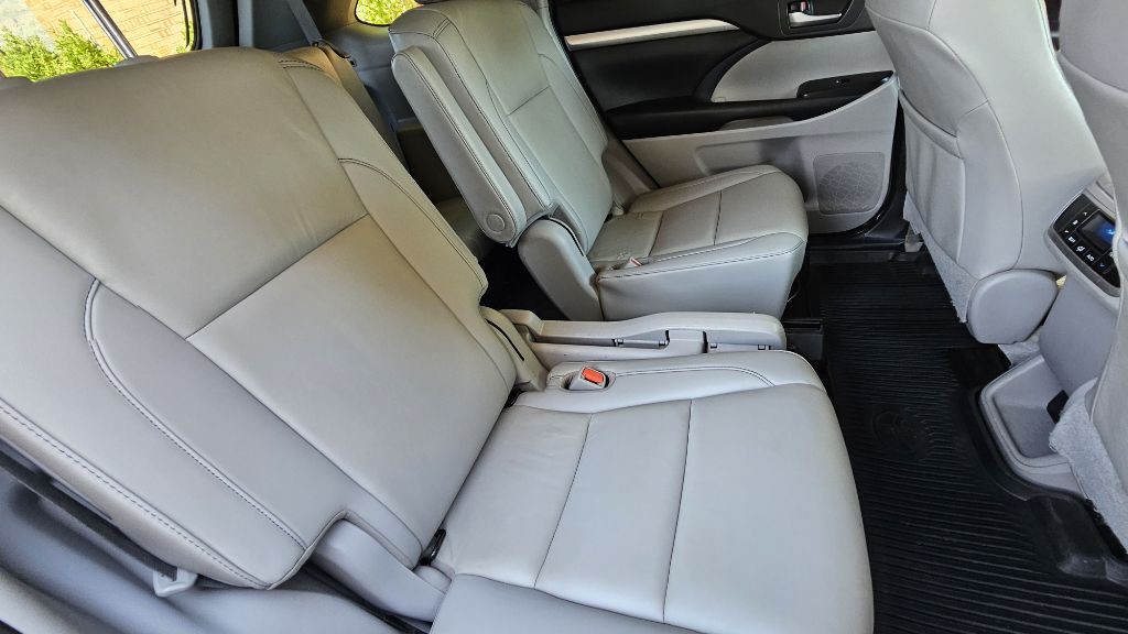 2019 Toyota Highlander Image 40
