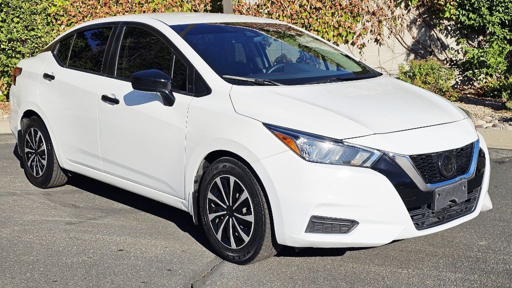2020 Nissan Versa Image 3