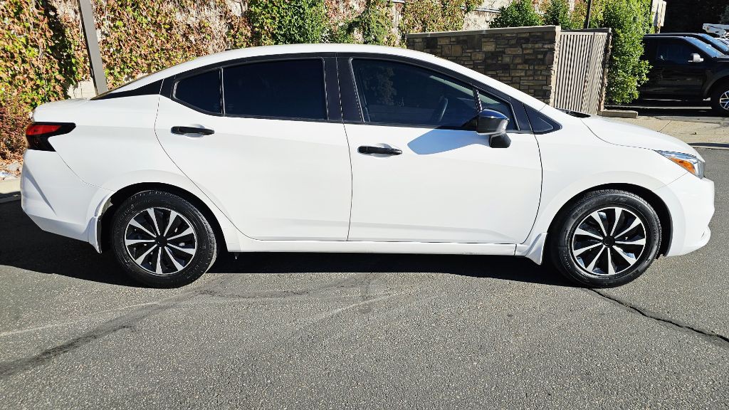 2020 Nissan Versa Image 4