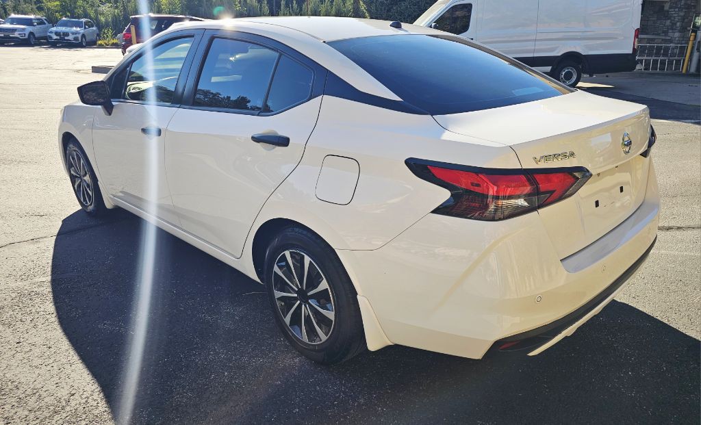 2020 Nissan Versa Image 7