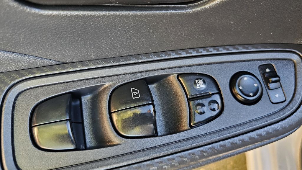 2020 Nissan Versa Image 15