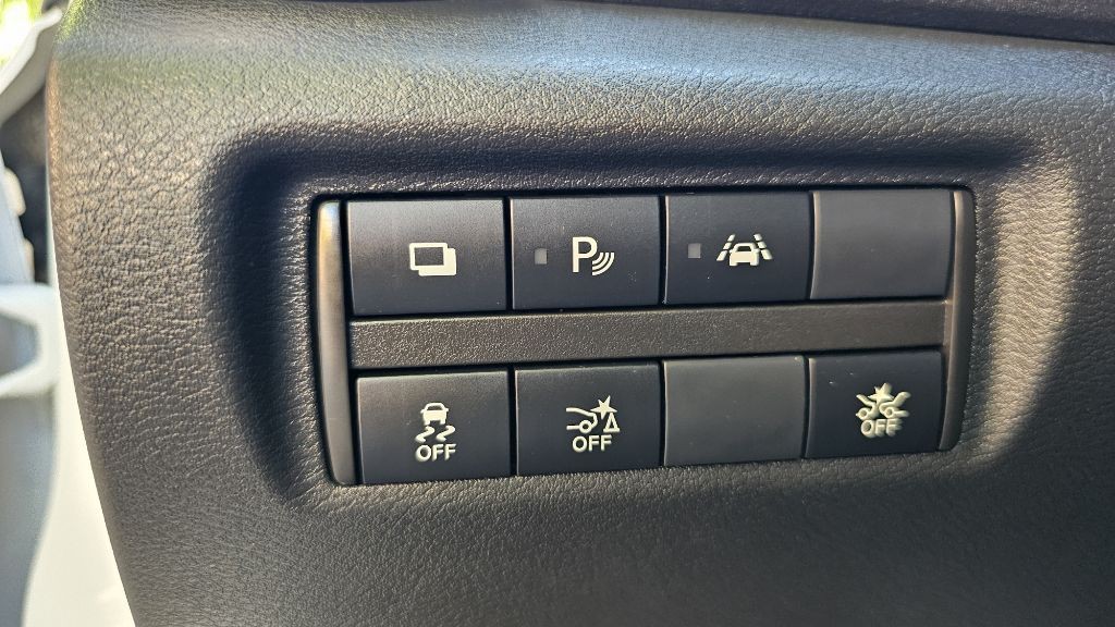 2020 Nissan Versa Image 16