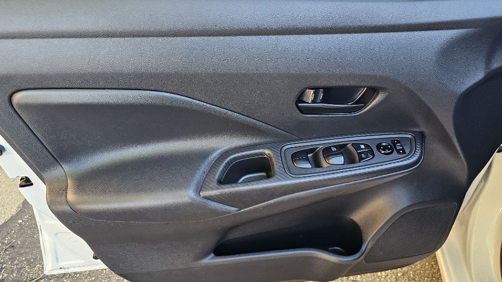 2020 Nissan Versa Image 28