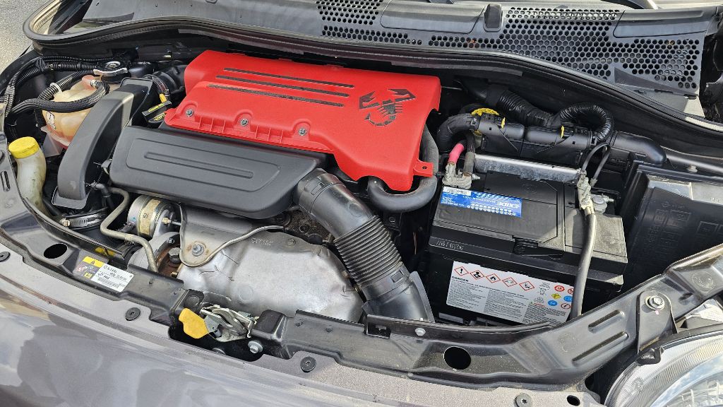 2012 FIAT 500 Image 9