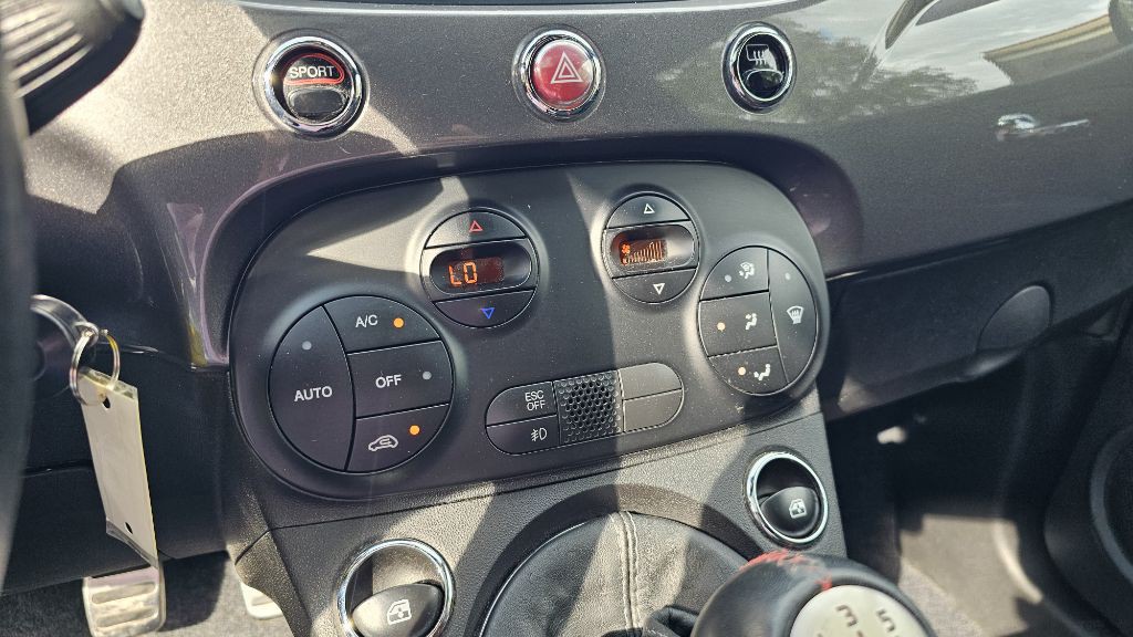 2012 FIAT 500 Image 17