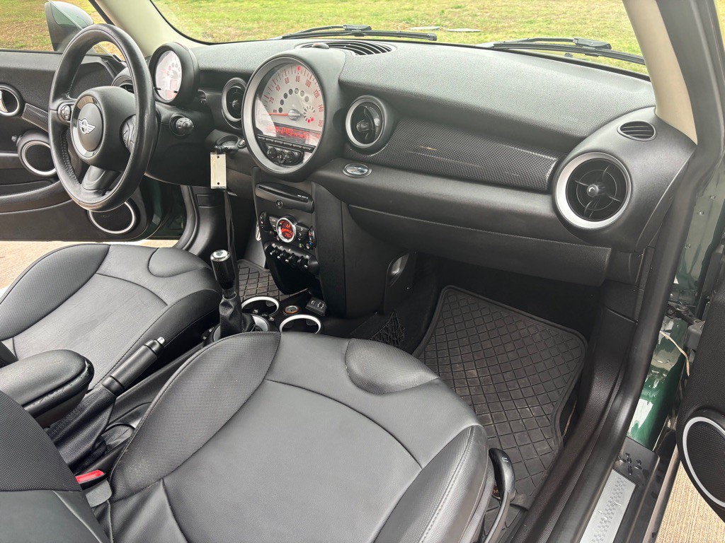 2013 MINI Cooper Image 12