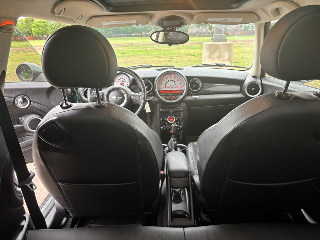 2013 MINI Cooper Image 13