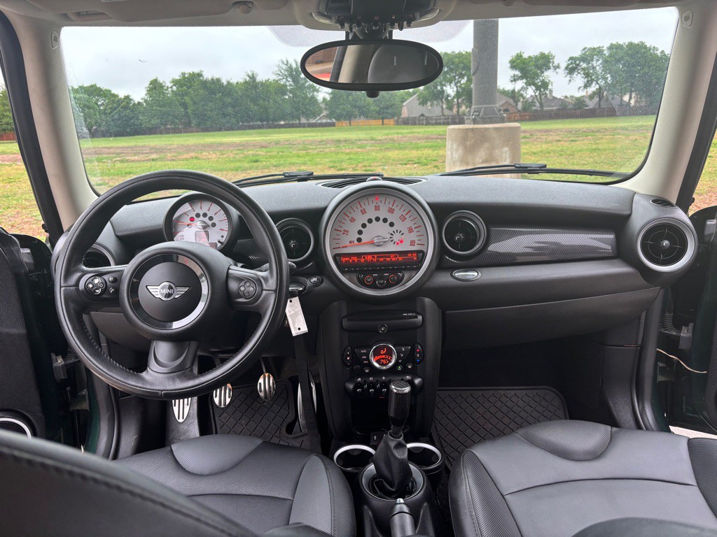 2013 MINI Cooper Image 18