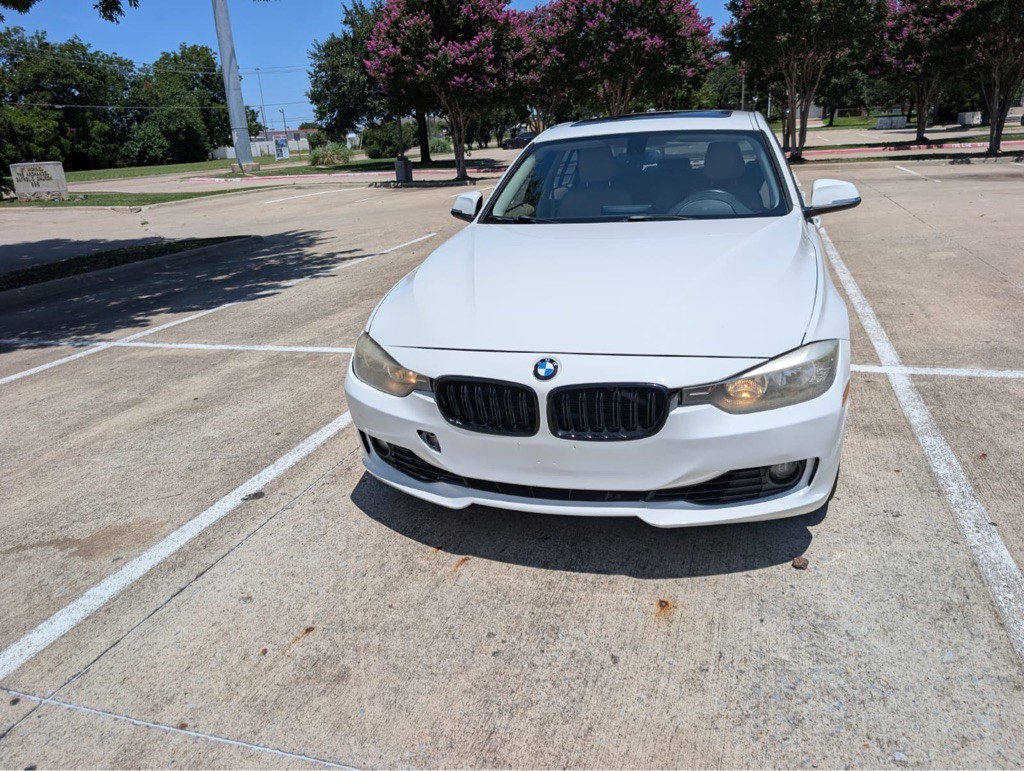 2013 BMW 3 Series Image 2