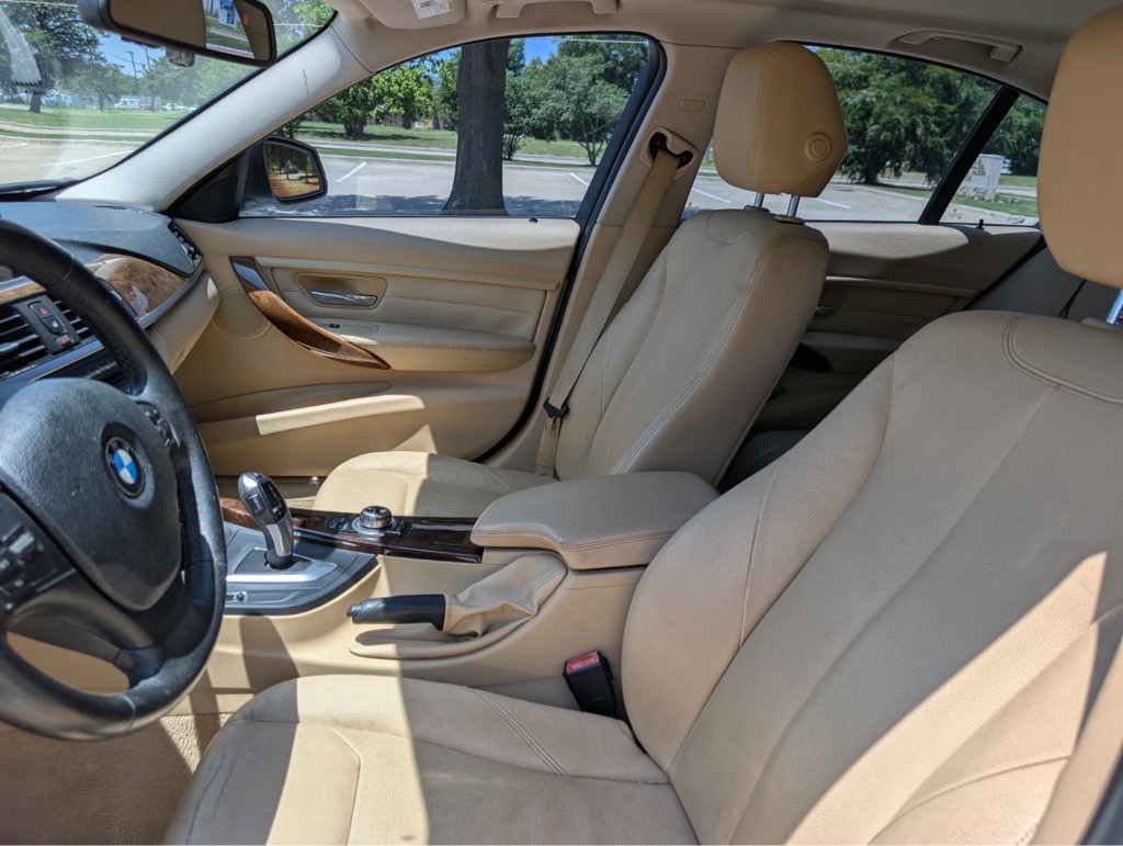 2013 BMW 3 Series Image 12
