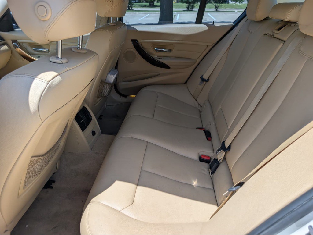 2013 BMW 3 Series Image 13
